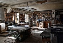 Miért fontos a tiszta munkakörnyezet? – akár a gyárban, akár otthon a garázsban